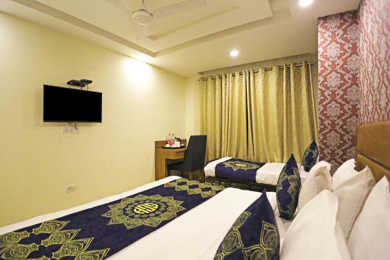 Hotel D'Capitol - Delhi Airport New Delhi Buitenkant foto