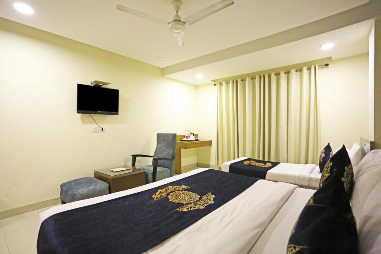 Hotel D'Capitol - Delhi Airport New Delhi Buitenkant foto